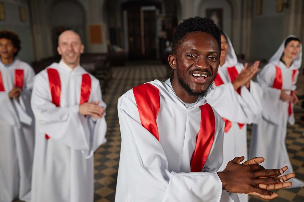 group-of-people-singing-in-choir-in-church-HU6UK6F.jpg